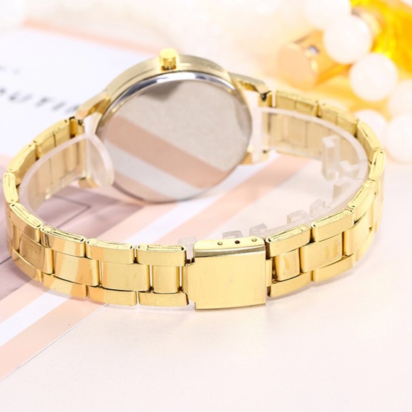 Modern Unique Heart Metal Band Watch - Picture 4 of 5